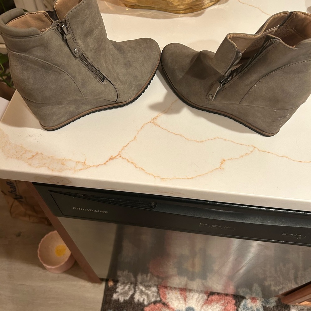 SOUL Naturalizer Gray Ankle Booties